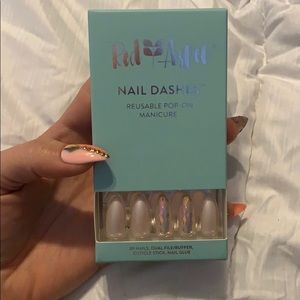 Red Aspen Nail Dashes